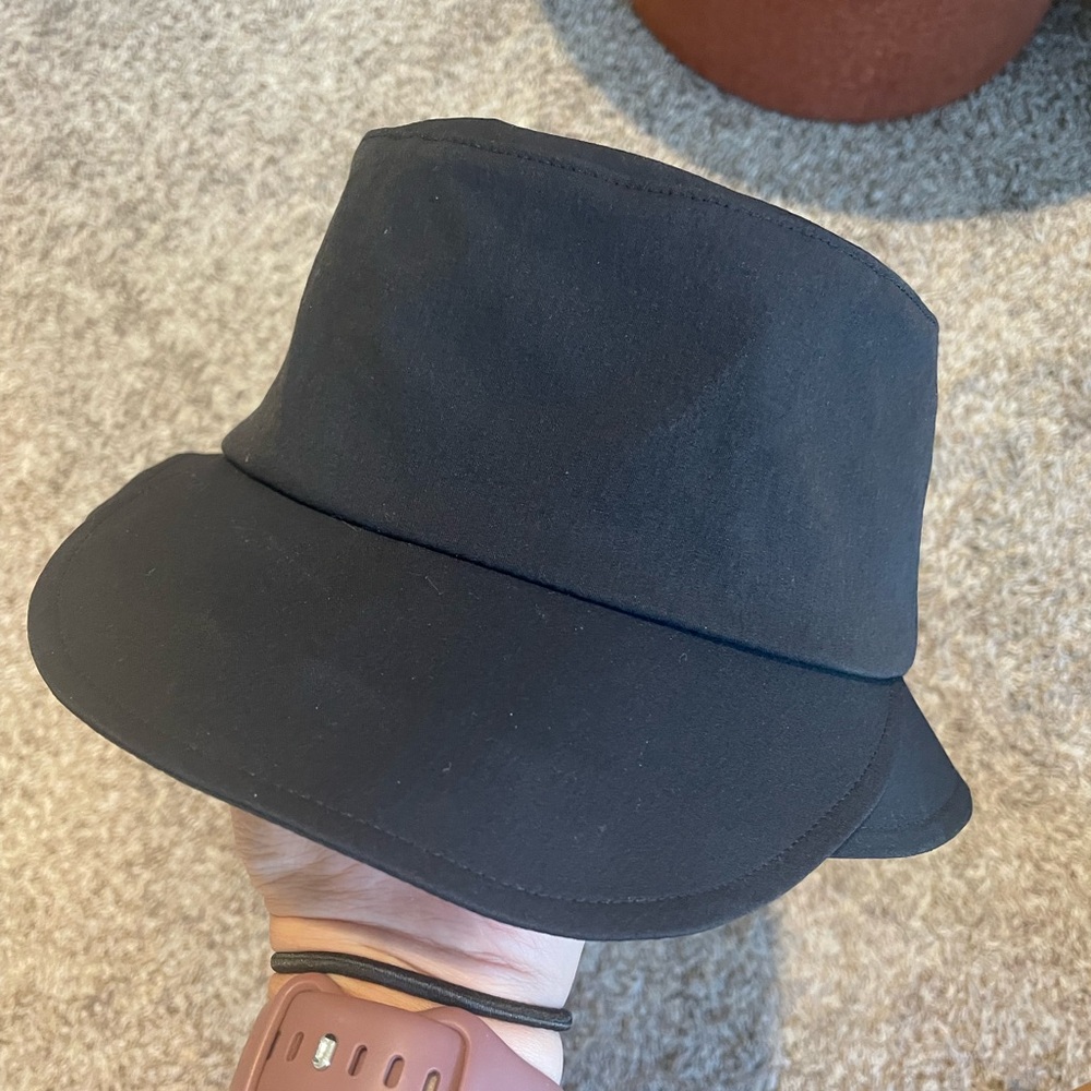 Lululemon M/L Black Bucket Hat